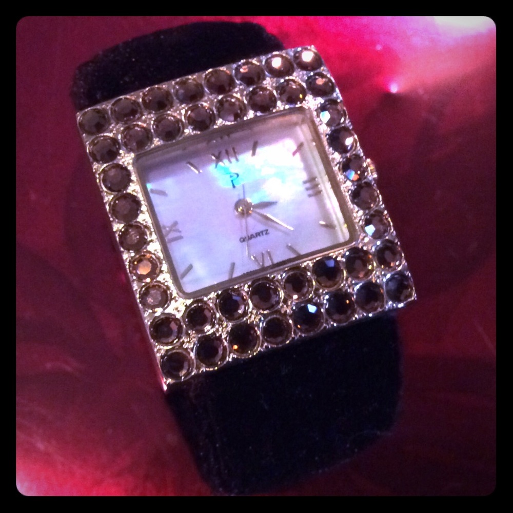 New P gold tone stoned face brown bracelet watch.
